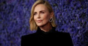 Charlize Theron alfineta Chalamet e diz que IA fará seu trabalho em 10 anos