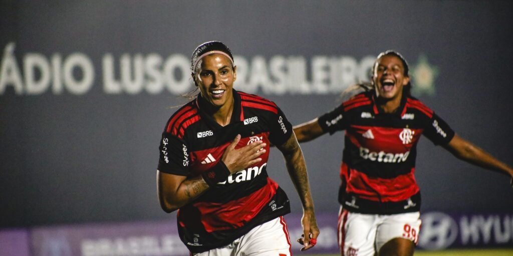 Flamengo derrota Vitória e fica perto de líderes no BR Feminino