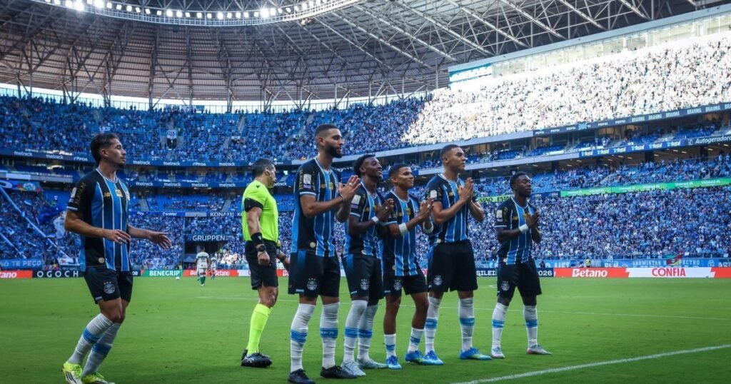 Grêmio vence Coritiba no Brasileiro com brilho de joia da base