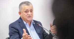 Guimarães encontra Lula fora da agenda e fala em "vitória" de Messias