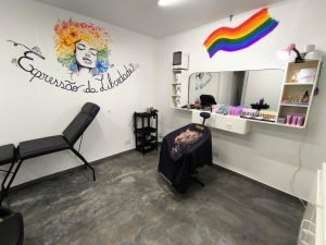 Espaço foi estruturado para oferecer qualificação profissional à população LGBTQIAPN+ custodiada na unidade.