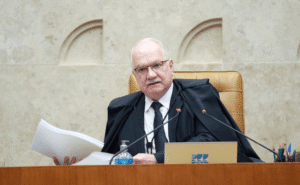 "Merece aplauso", diz Fachin sobre defesa de Dino à reforma do Judiciário