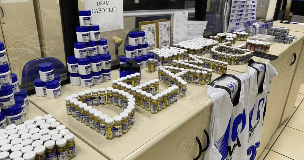 Polícia apreende R$ 100 mil em anabolizantes em armazém clandestino no RJ