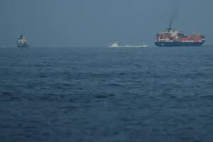 Restrições dos EUA no mar são "ilegais e equivalem à pirataria", diz Irã