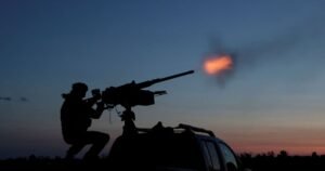 Tropas russas capturam aldeia no nordeste da Ucrânia, diz agência