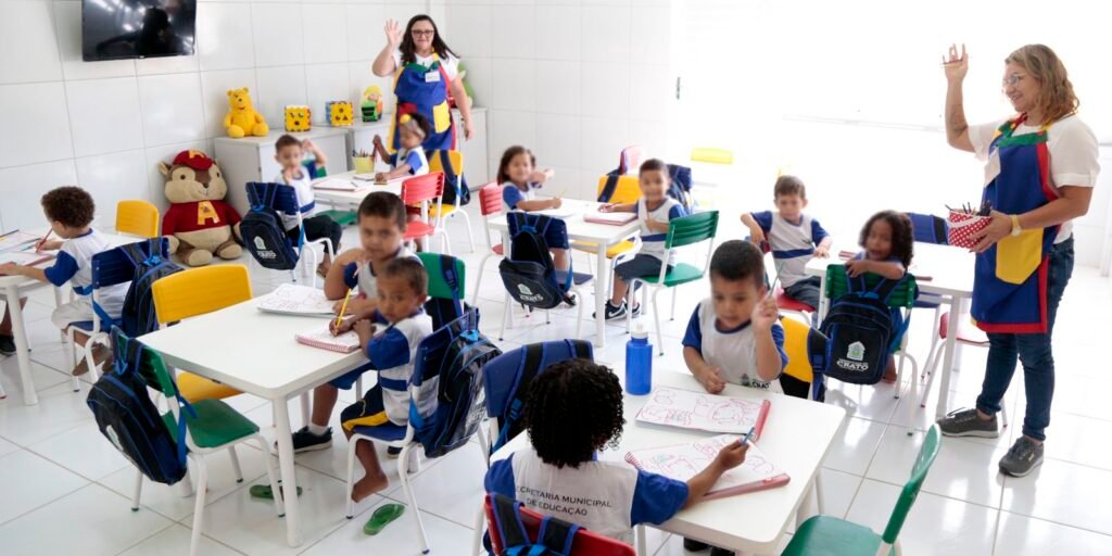 Uma em cada 10 crianças de 4 e 5 anos não vai à escola e em 876 cidades