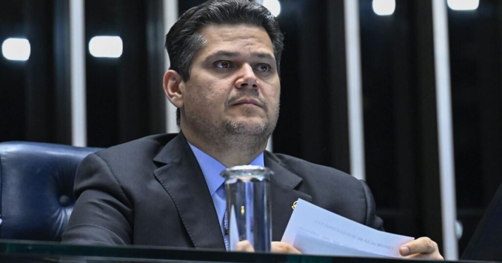 Avanço do fim da 6x1 depende de Alcolumbre e Lula atuará por aprovação