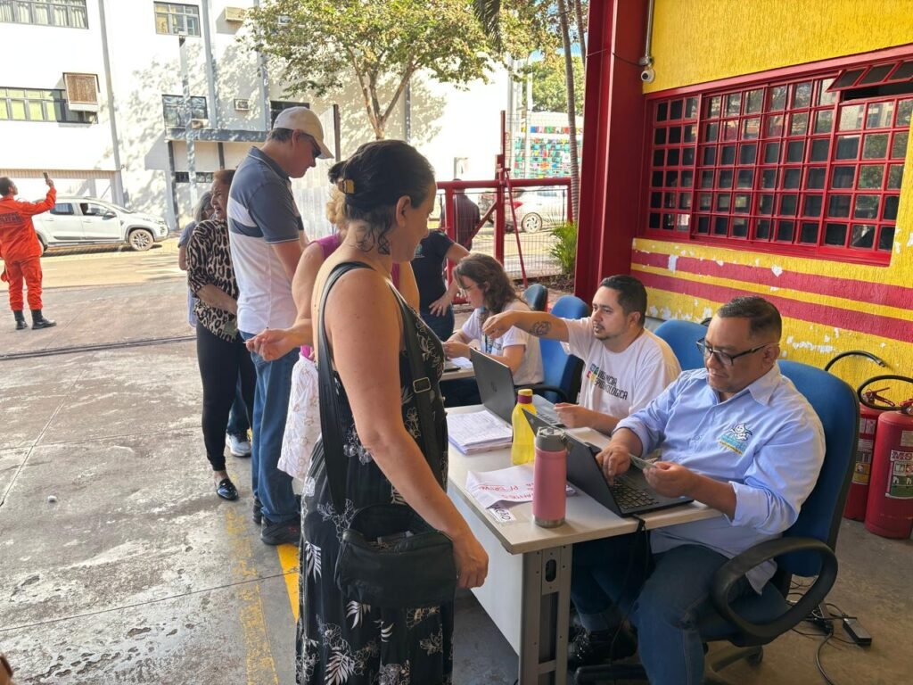 Com atendimento a motoristas e pedestres, drive-thru da vacinação registra cerca de 4 mil doses aplicadas