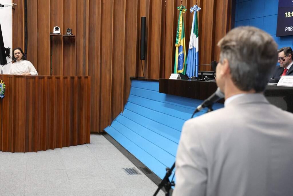 Gleice Jane critica CCJR só de homens por barrar Ampara