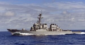 Navio de guerra dos EUA perdeu potência e propulsão por horas