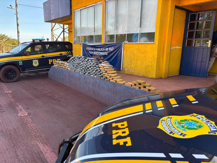 PRF apreende 149 kg de drogas em carga de minério em Corumbá