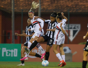 São Paulo vence Santos e assume vice-liderança do Feminino