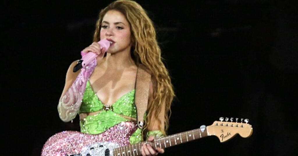 Shakira dedica show em Copacabana às mulheres: "Somos invencíveis"