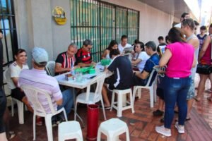 Troca de figurinhas da Copa do Mundo agita Campo Grande