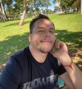 Ator é encontrado morto em motel e polícia investiga homicídio