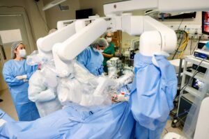 Cirurgia robótica inédita conecta Brasil, Panamá e Chile