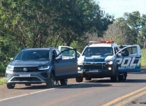 Homem é preso com carro furtado em SP na BR-262 em MS