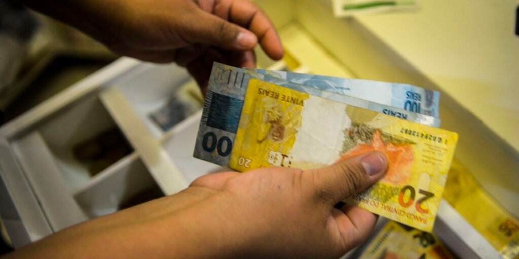 INPC, inflação usada para reajustar salários, soma 4,42% em 12 meses