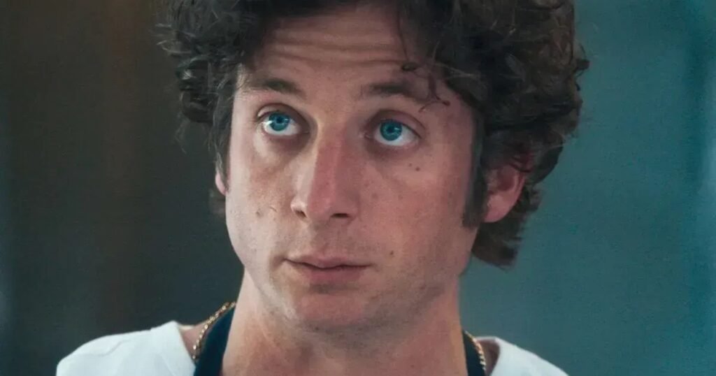 Jeremy Allen White diz que Chicago o manteve "empregado por muito tempo"