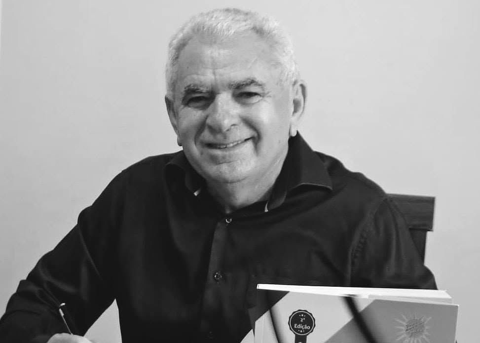 Morre o poeta Guimarães Rocha aos 69 anos em Campo Grande