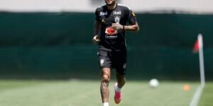 Neymar vai a campo pela primeira vez em treino da seleção brasileira