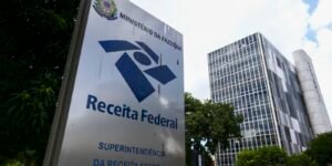 Receita paga nesta terça maior lote de restituição do IR da história