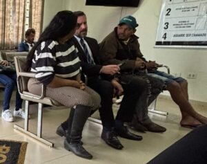 Suspeito de matar homem após batida se entrega à polícia