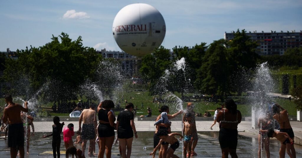 Turistas deixam Paris mais cedo após sofrerem com onda de calor