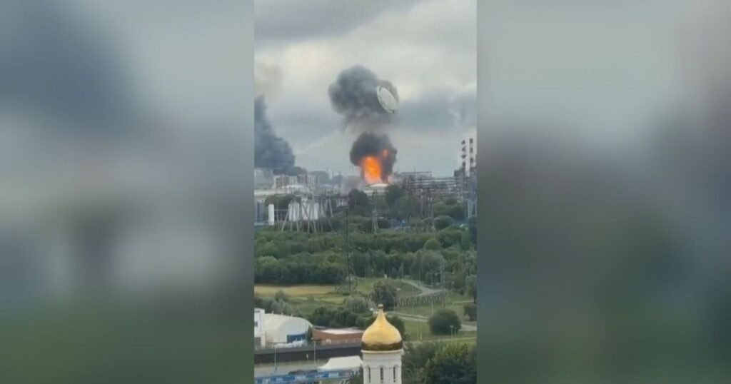 Vídeo: Tampa de tanque de combustível voa em Moscou após ataque da Ucrânia