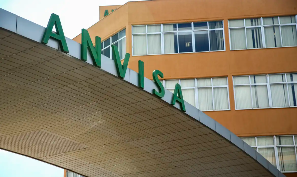 Anvisa proíbe suplementos e medicamentos de 5 empresas
