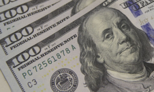 Dólar cai para R$ 5,05 e Ibovespa sobe 2,44% nesta quarta