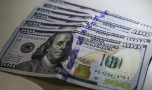 Dólar fecha a R$ 5,08 e Ibovespa cai 0,46% com tensão global