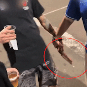 Jovens ostentam arma durante jogo do Brasil em Campo Grande