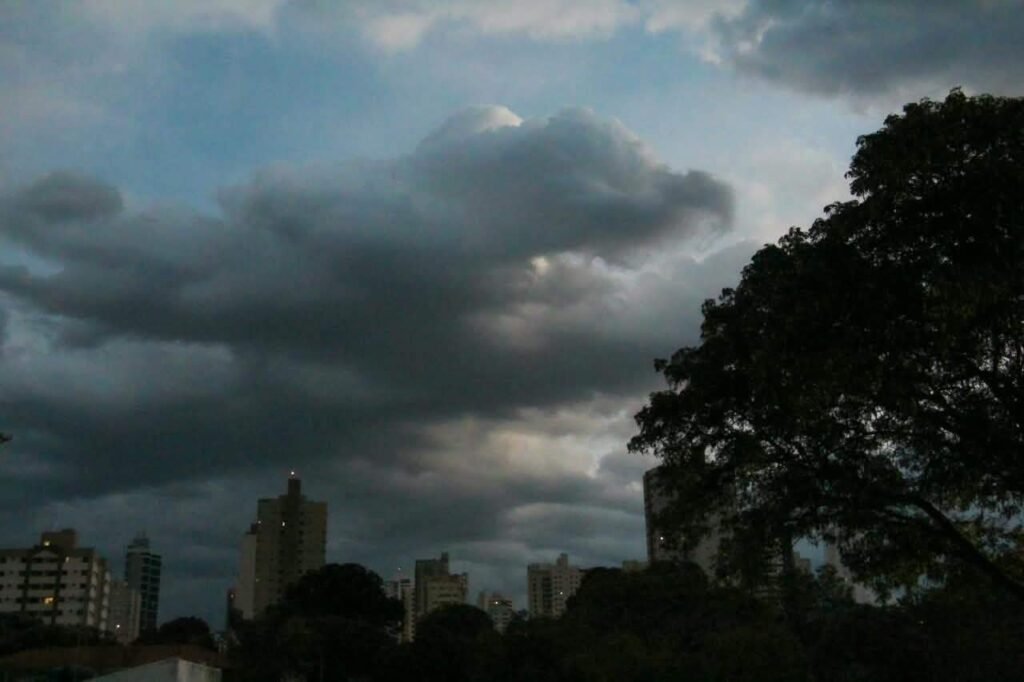 Alerta amarelo de tempestade em Campo Grande neste domingo