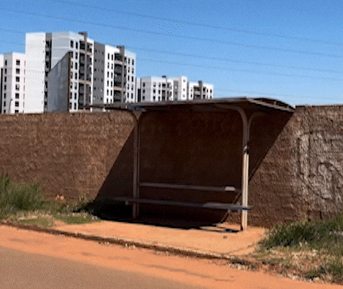 Arte transforma ponto de ônibus em Campo Grande