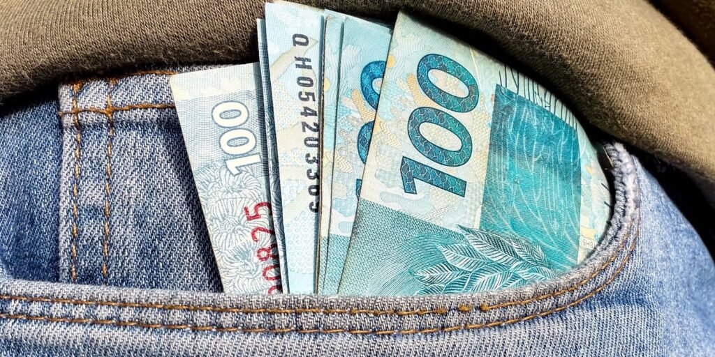 Beneficiários com NIS de final 4 recebem Bolsa Família de agosto