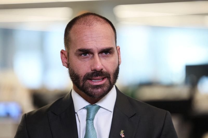 Caixa leva a leilão apartamento de Eduardo Bolsonaro no RJ