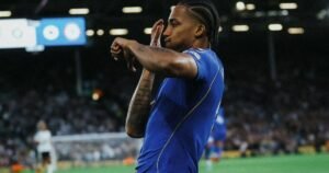 Chelsea vence Fulham pela Premier League, e João Pedro brilha como camisa 9
