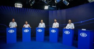 Dívidas, impostos e privatizações marcam primeiro debate em Minas