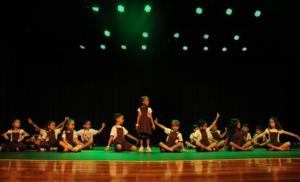 Do Aero Rancho ao palco, 50 crianças descobrem a dança no teatro - Capital
