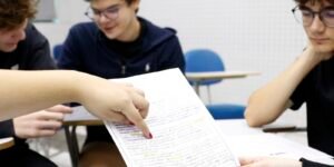 Encceja 2026: alunos já podem consultar cartilha de redação