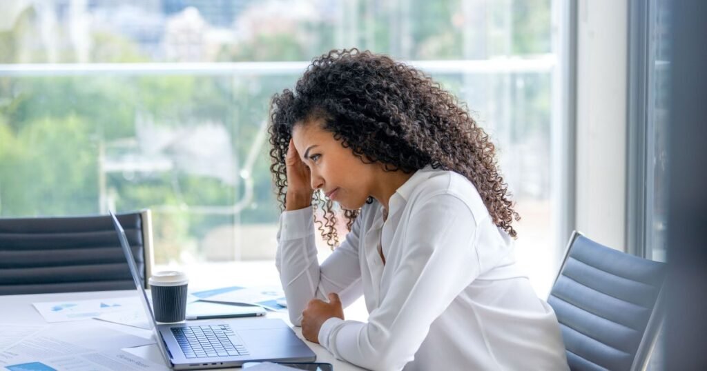 Estudo vê abismo entre empresas e funcionários na desconexão pós-expediente