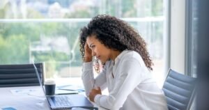 Estudo vê abismo entre empresas e funcionários na desconexão pós-expediente