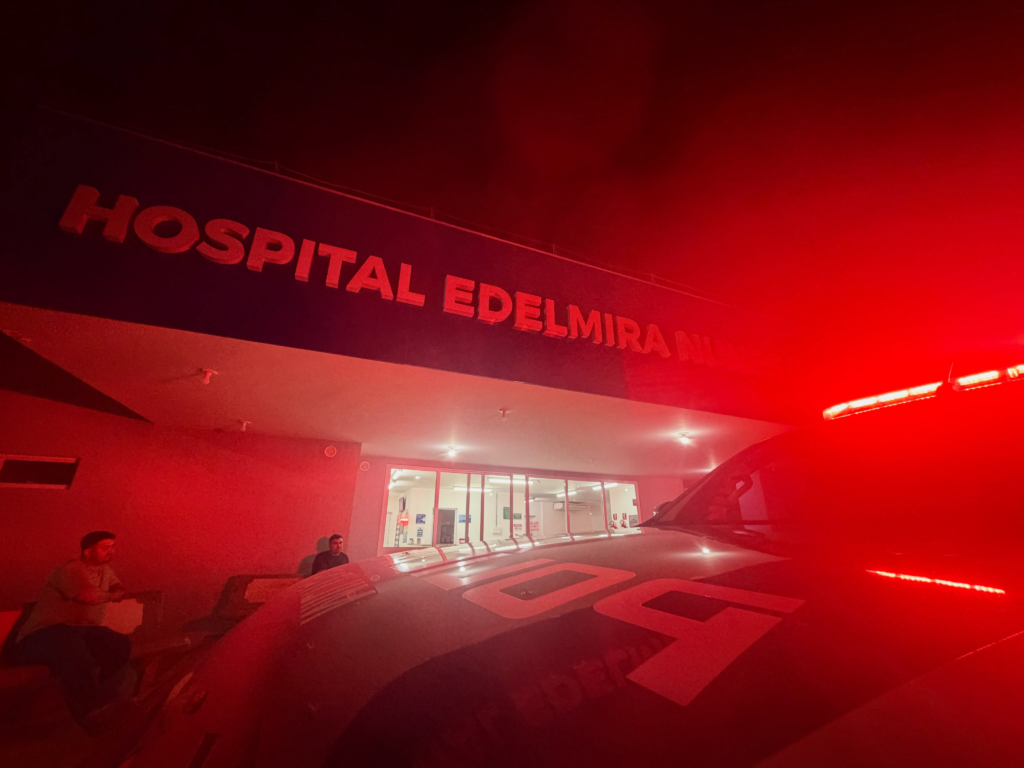Jovem é assassinado a tiros ao atender chamado no portão