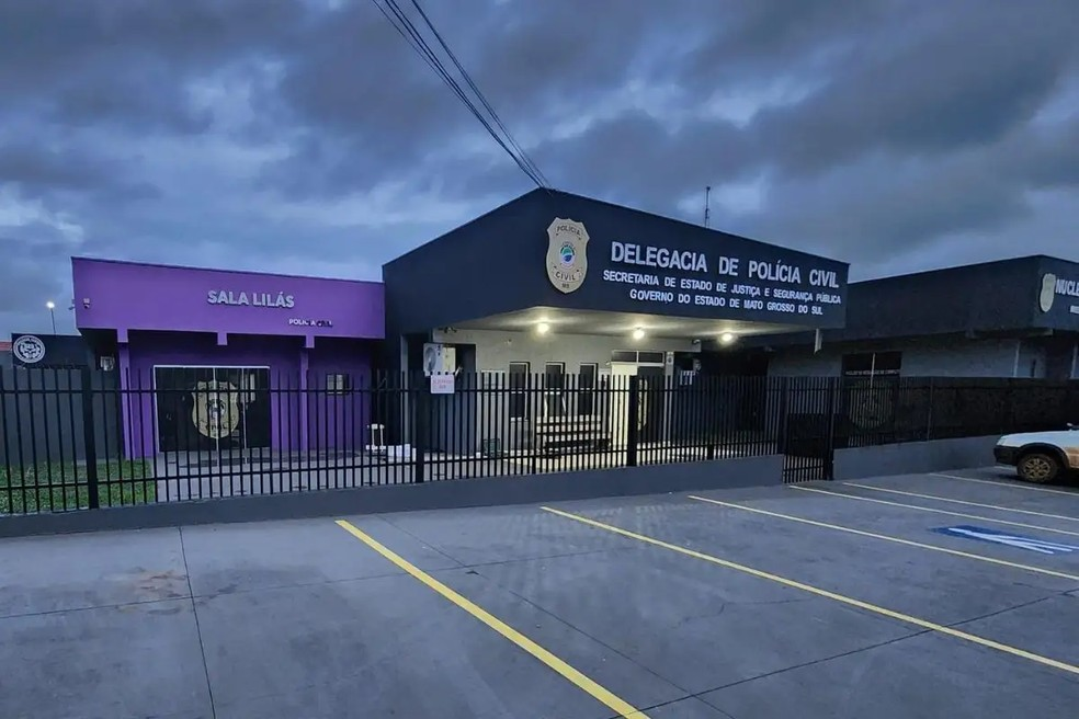 Jovem é morto a tiros ao abrir portão de casa no MS
