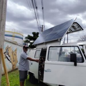 Kombi solar vende salgados a R$ 3 em Campo Grande