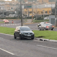 Motorista transforma faixa em vaga e causa revolta em Campo Grande