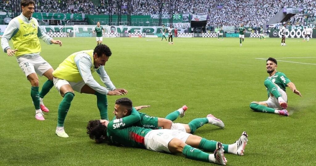 Palmeiras goleia Vasco e abre vantagem na liderança do Brasileirão