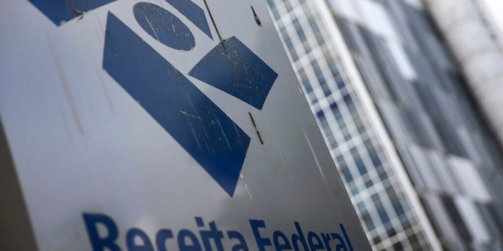 Receita paga nesta segunda último lote de restituição do IR 2026
