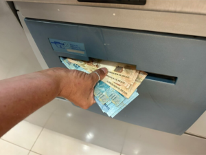 Salário mínimo deve subir para R$ 1.741 em 2027